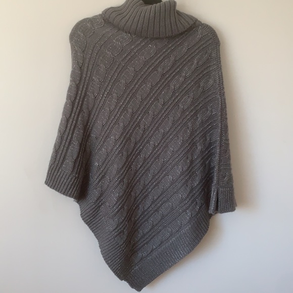 Steve Madden gray and silver sweater shawl/poncho one size fits most - Picture 4 of 4